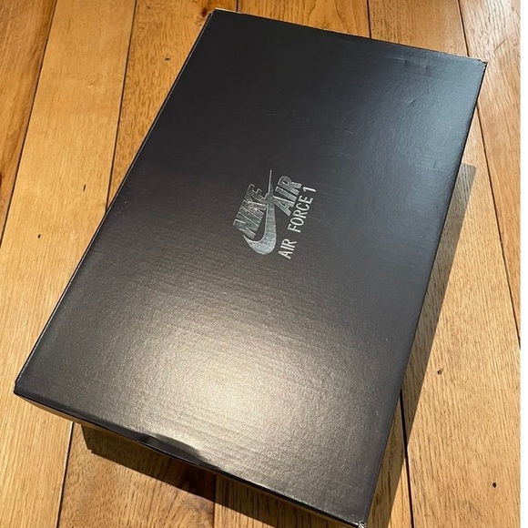 Nike Air Force 1 High ‘07 LV8 EMB Chicago
Size: US 8.5 
Color: Black/grey/red - Picture 8 of 9